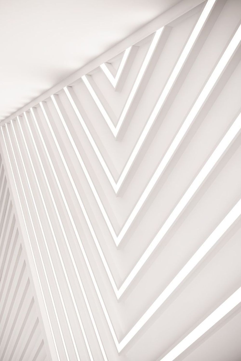 лепнина с подсветкой на стенах в современном интерьере