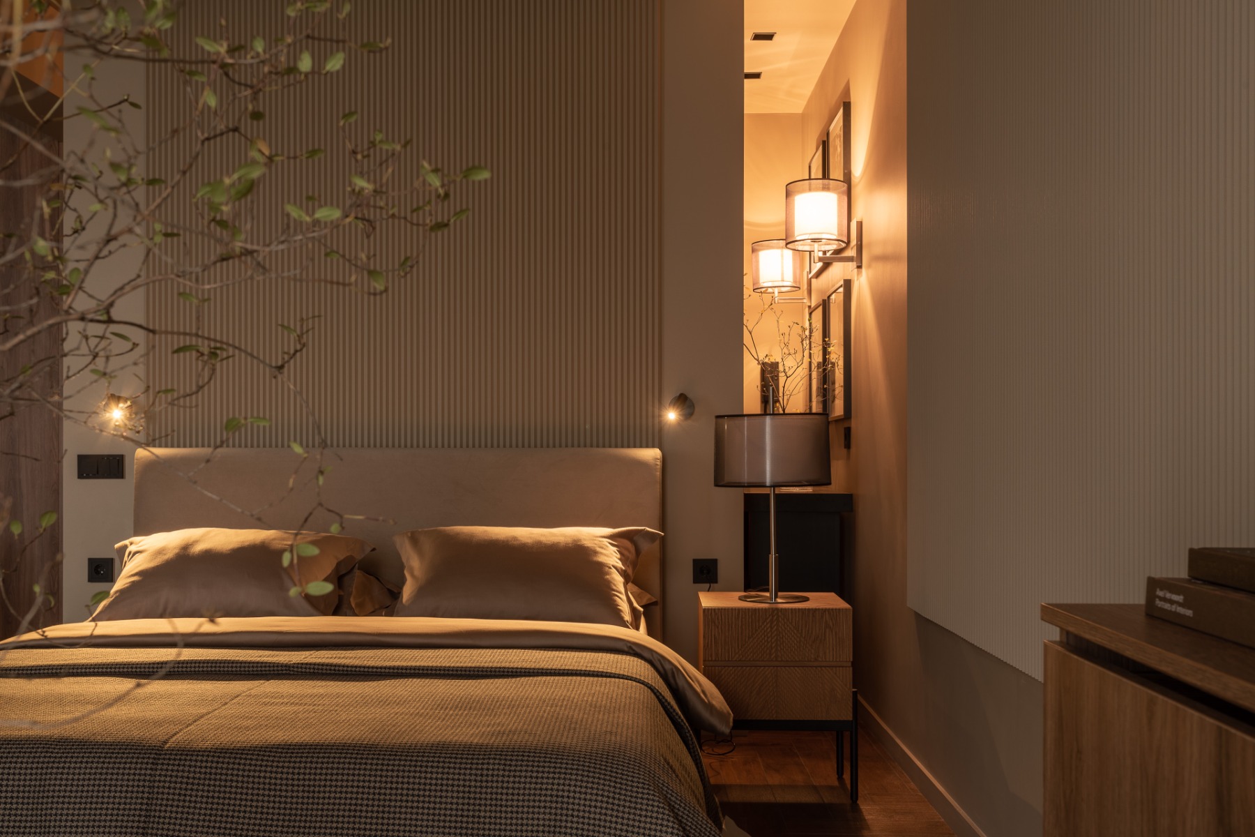 Зонирование пространств с мультиназначением: дизайн с панелями Orac Зонирование пространств с мультиназначением: дизайн с панелями Orac