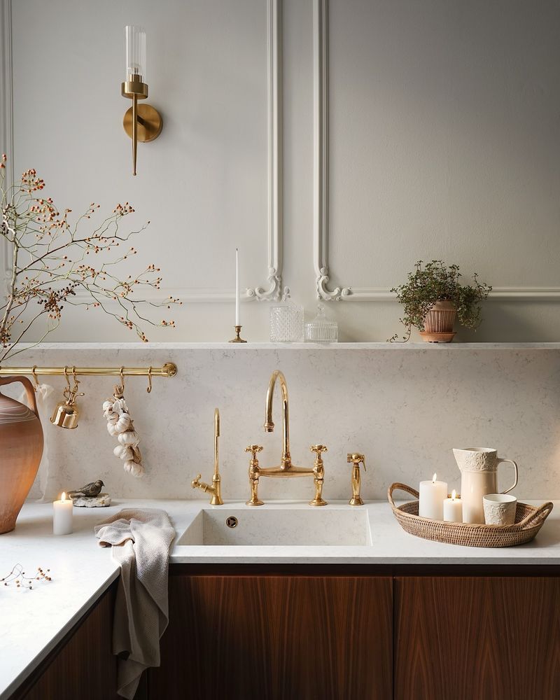 фото кухонь с лепниной Orac