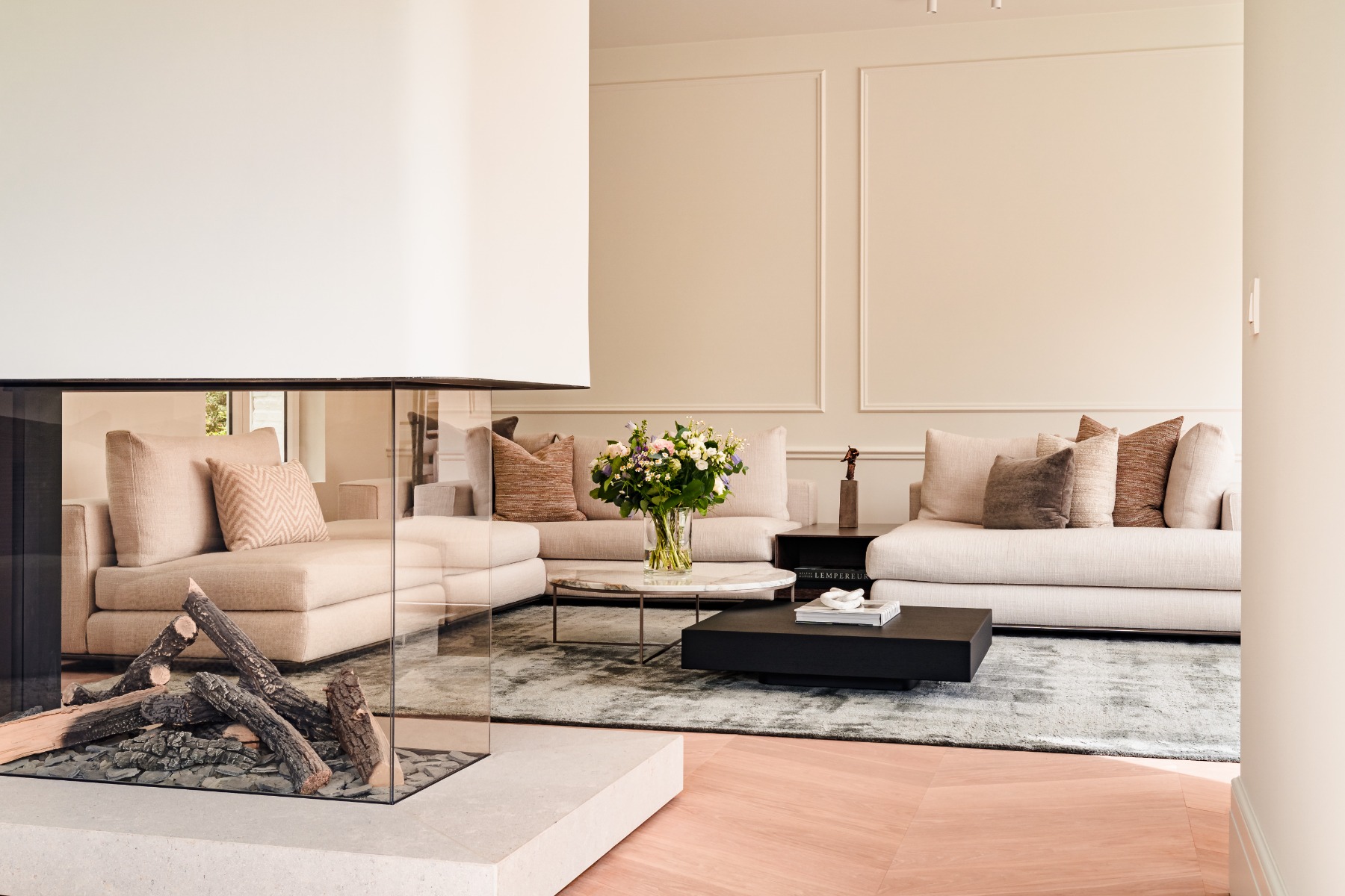 фото европейских интерьеров с лепниной Orac