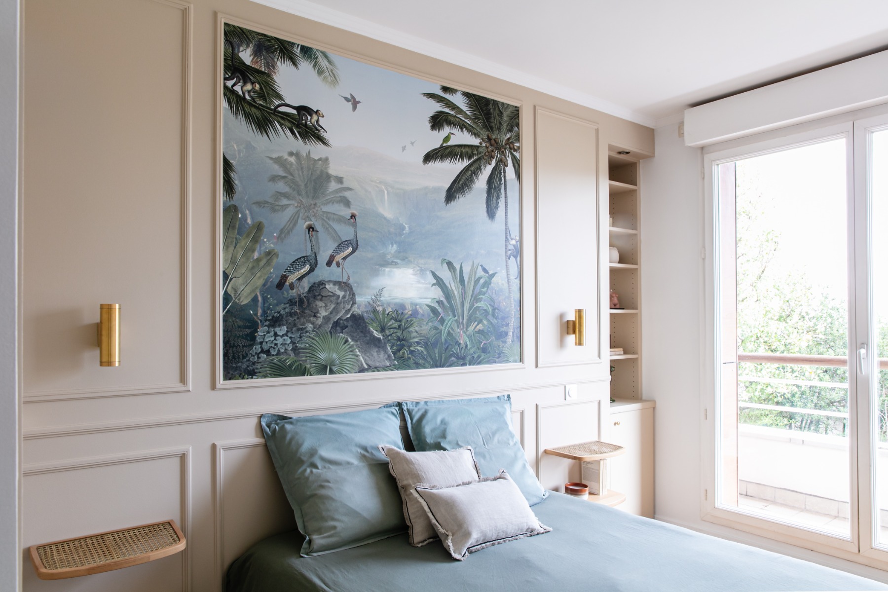 лепнина Orac и обои: дизайн-решения и фото в интерьере