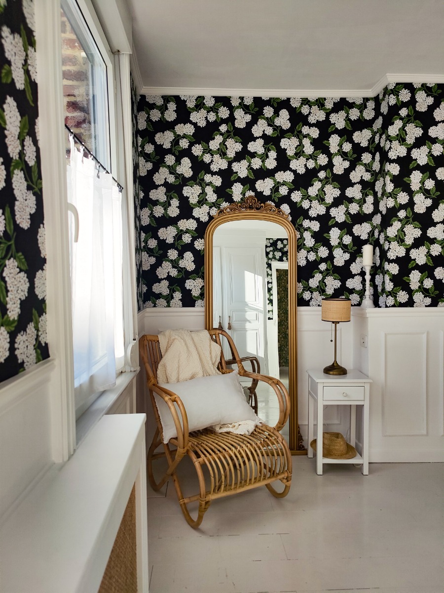 лепнина Orac и обои: фото в интерьере