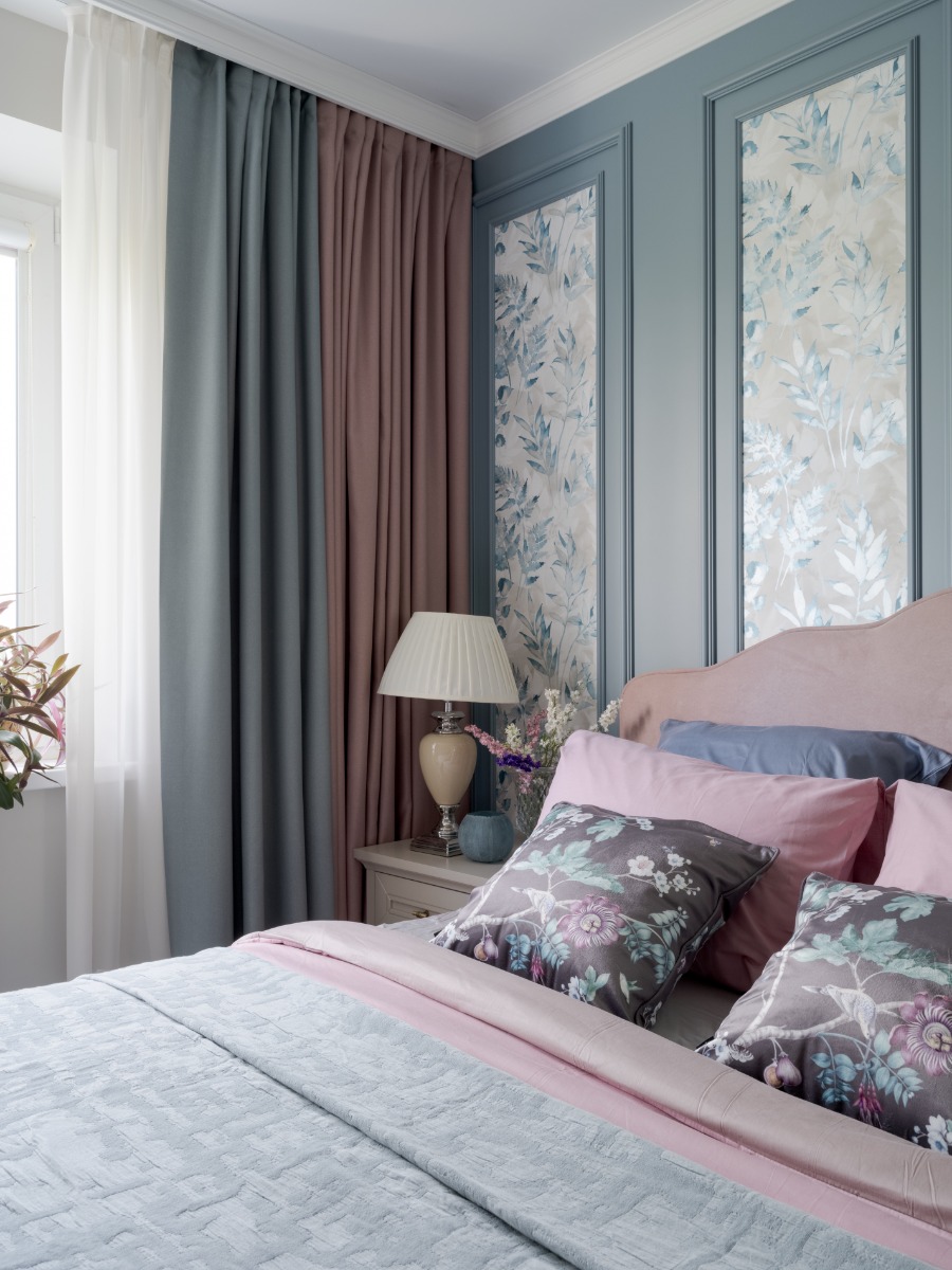 лепнина Orac и обои: дизайн-решения и фото в интерьере