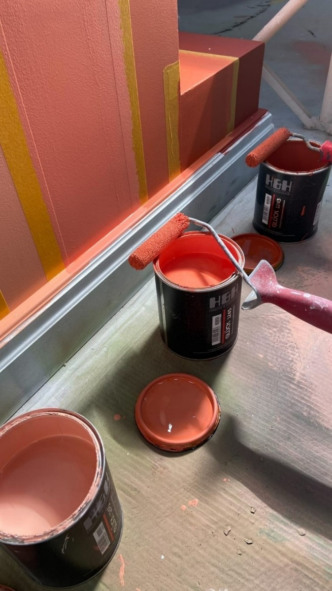 Окрашивание архитектурного декора Orac в фото