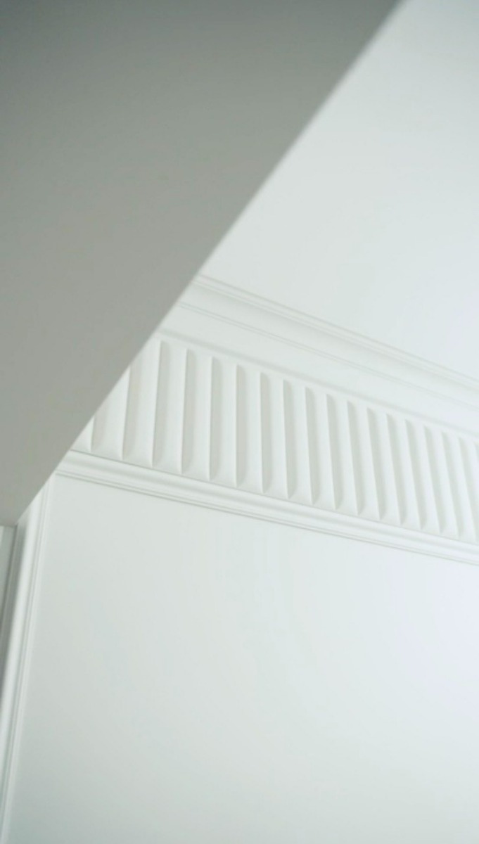 Окрашивание архитектурного декора Orac в фото