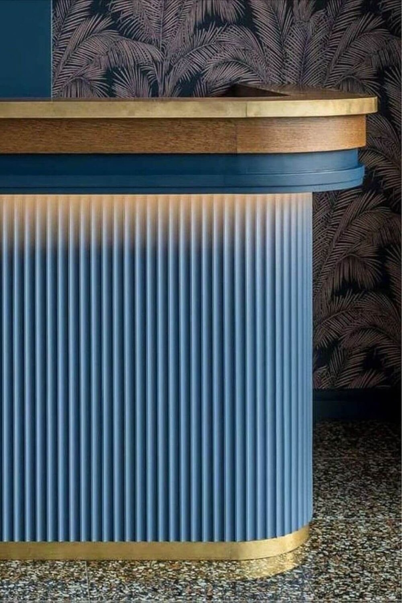 отделка барной стойки для кухни стеновыми панелями с подсветкой